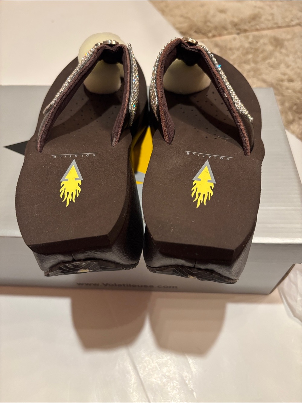 NWT Volatile Brown Rhinestone Wedge Sandals Melinda shoes thongs 6 gorgeous - Picture 3 of 9